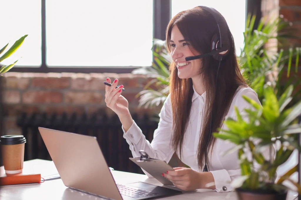 portrait-woman-customer-service